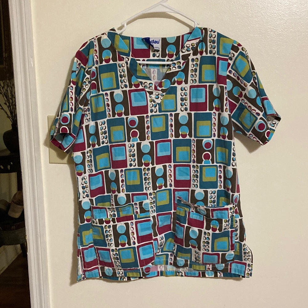 Landeu size M Colorful Geometric Print Scrub Top - Picture 1 of 7